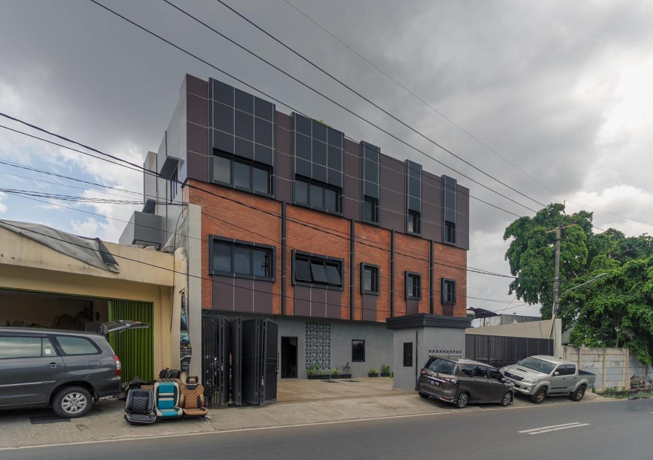 Reddoorz Near Puri Indah Mall Jakarta Exterior photo