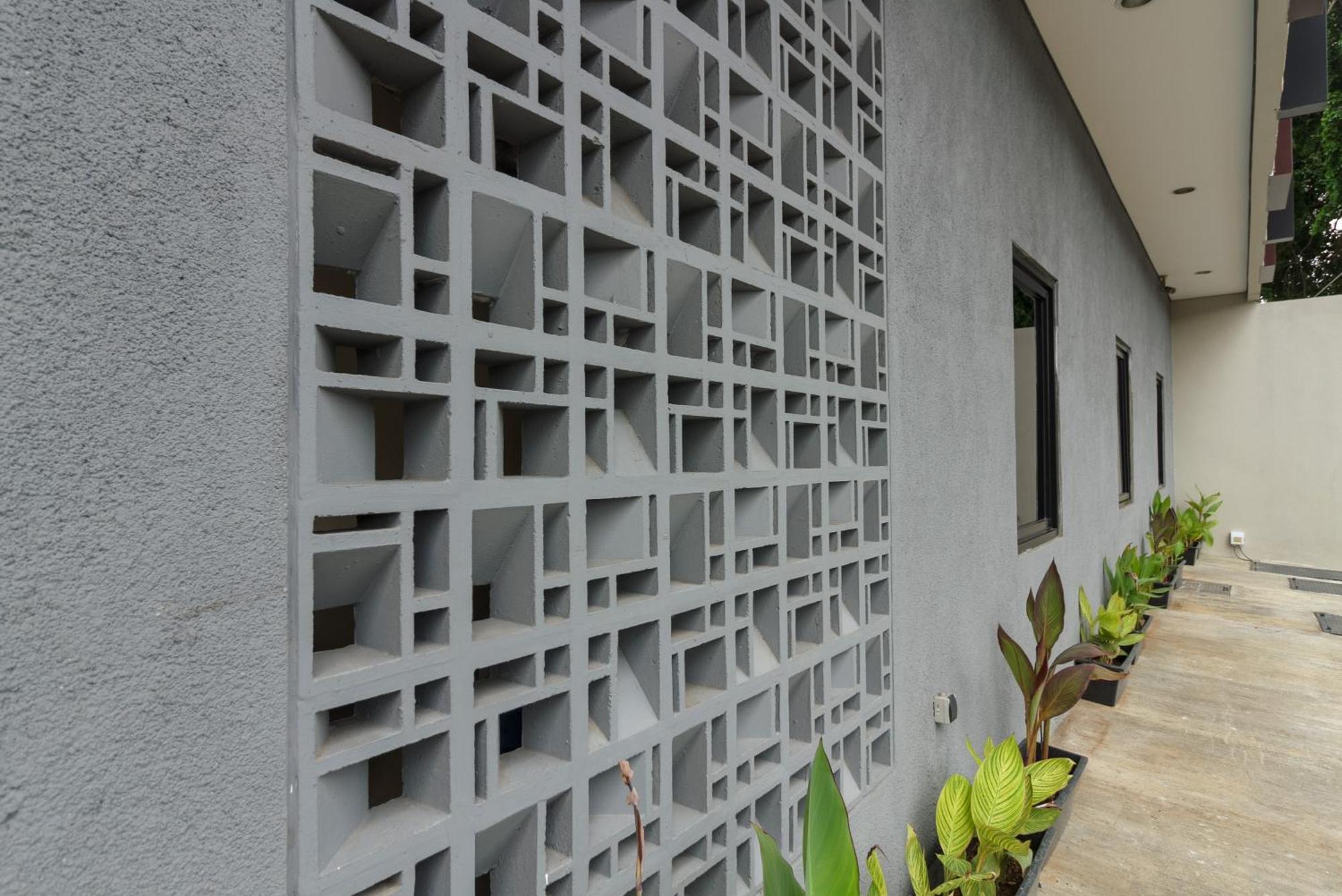 Reddoorz Near Puri Indah Mall Jakarta Exterior photo