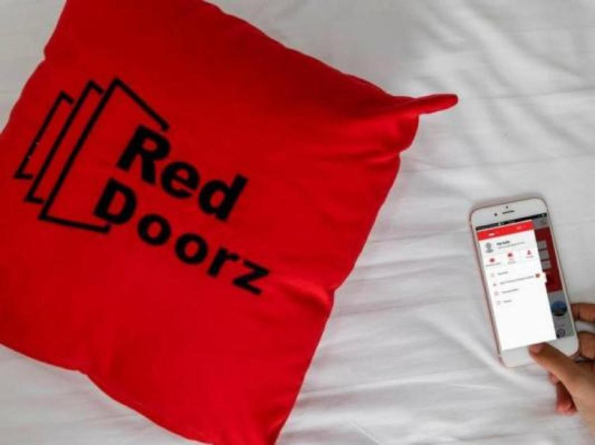 Reddoorz Near Puri Indah Mall Jakarta Exterior photo
